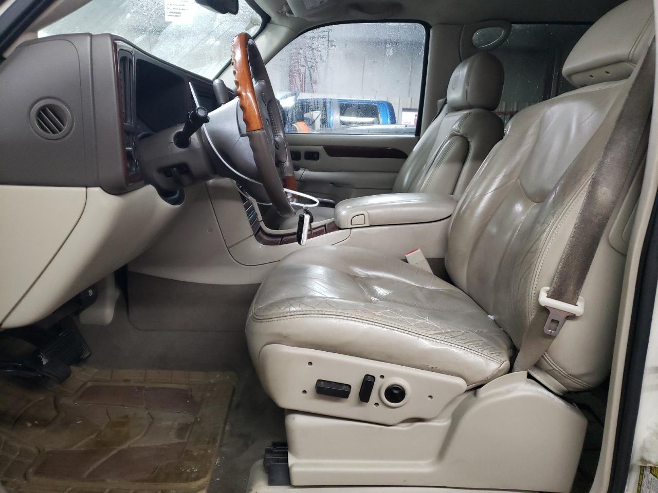 2005 Cadillac Escalade - Image 7