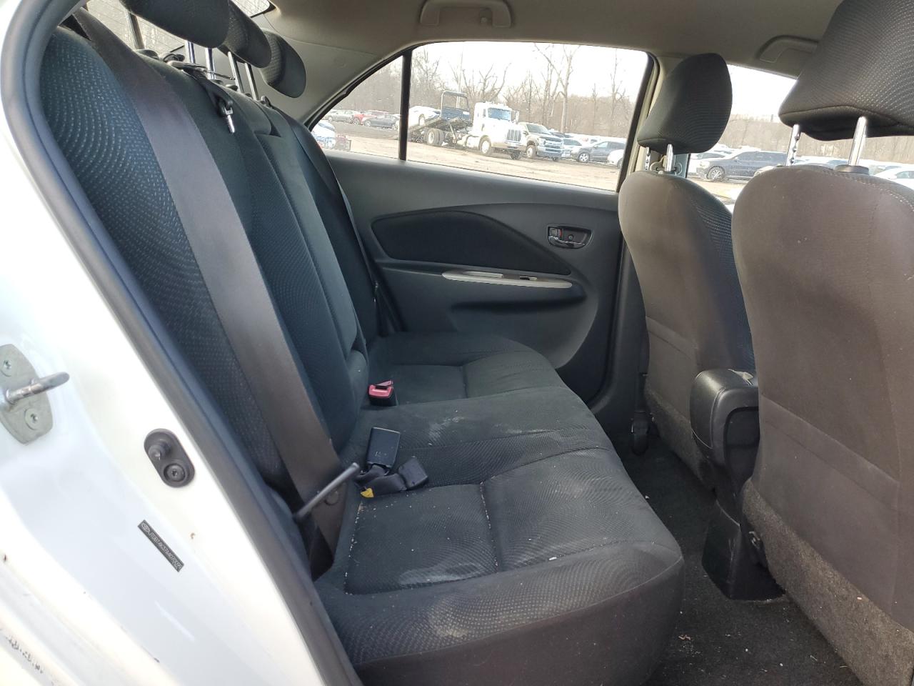 2010 Toyota Yaris - Image 11