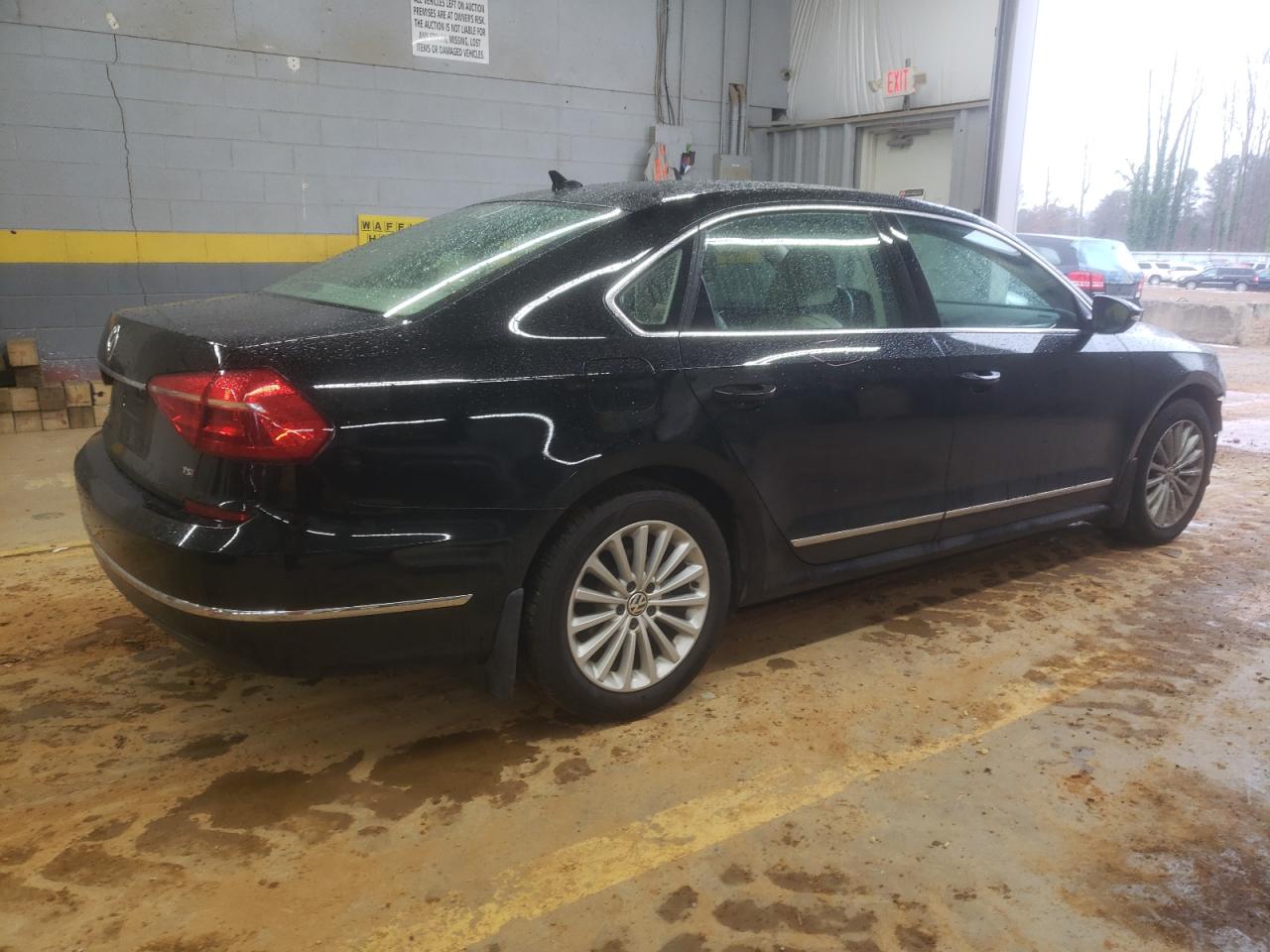 2016 Volkswagen Passat - Image 3