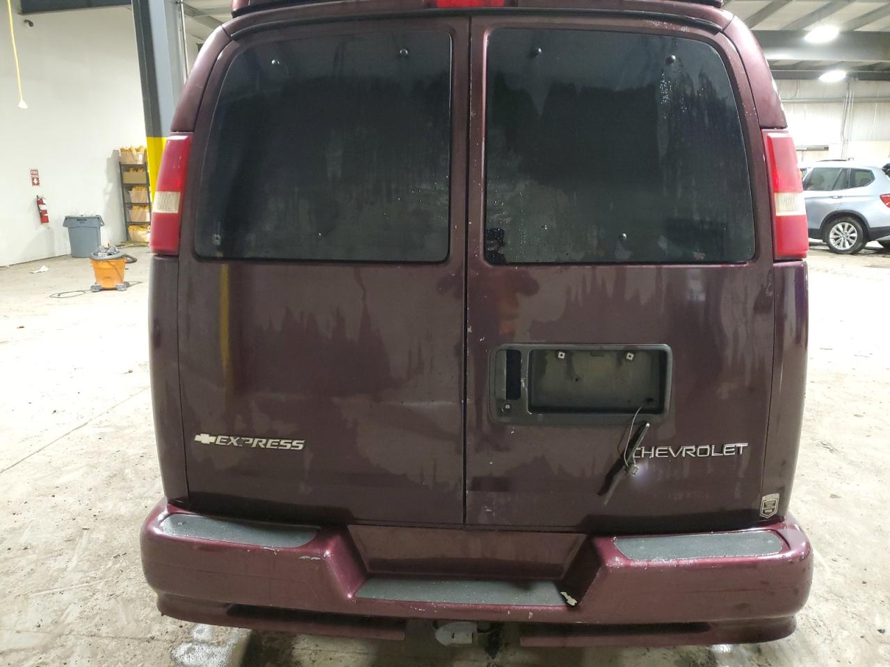 2005 Chevrolet Express - Image 6