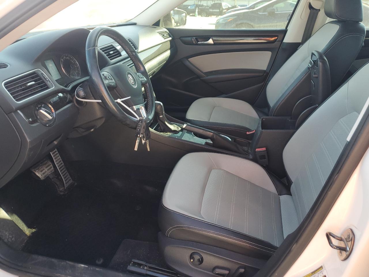 2014 Volkswagen Passat - Image 7