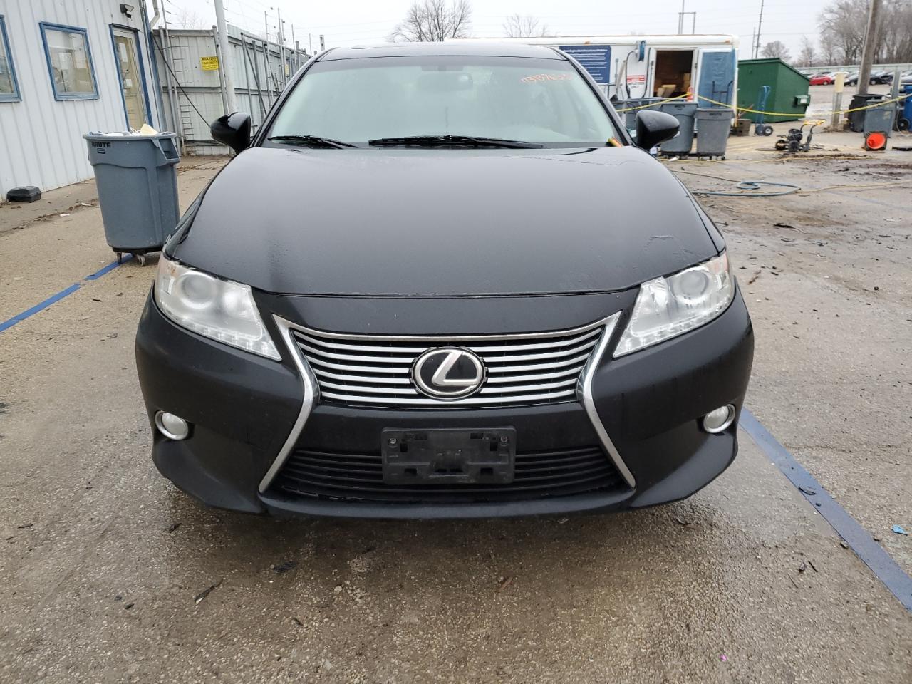 2015 Lexus ES - Image 5