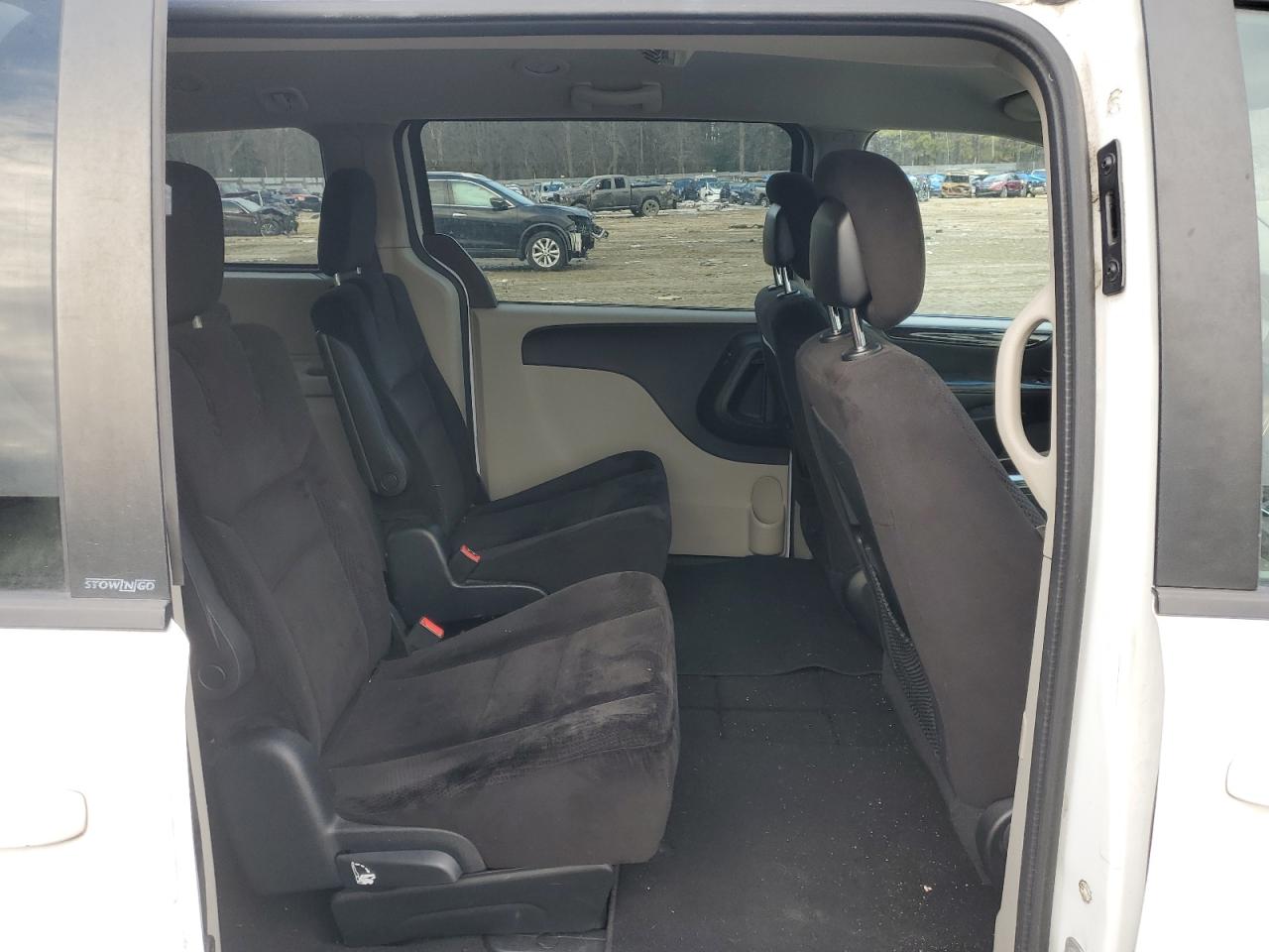 2014 Dodge Caravan - Image 11