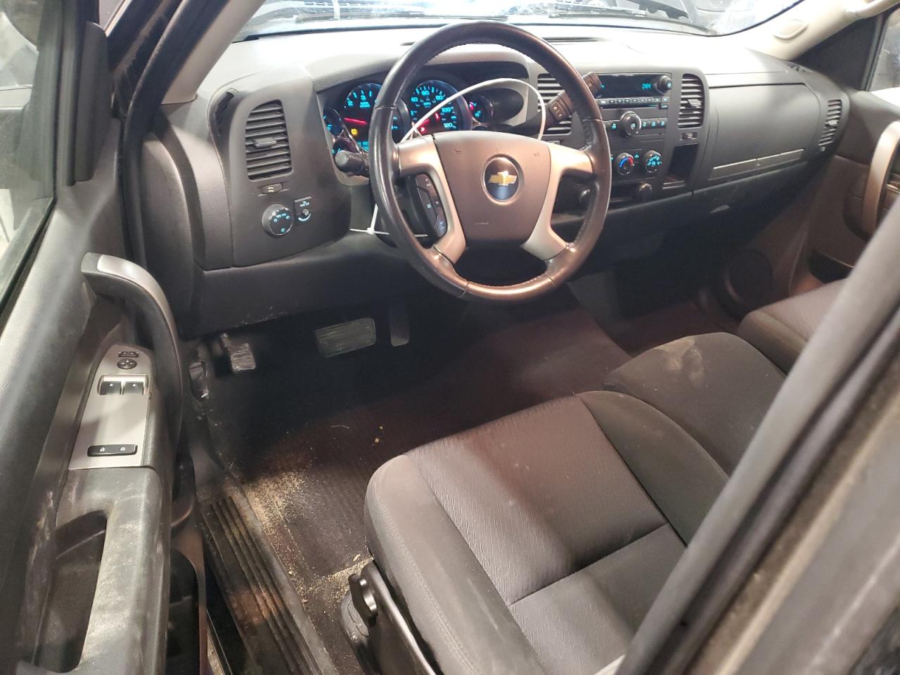 2011 Chevrolet Silverado - Image 8