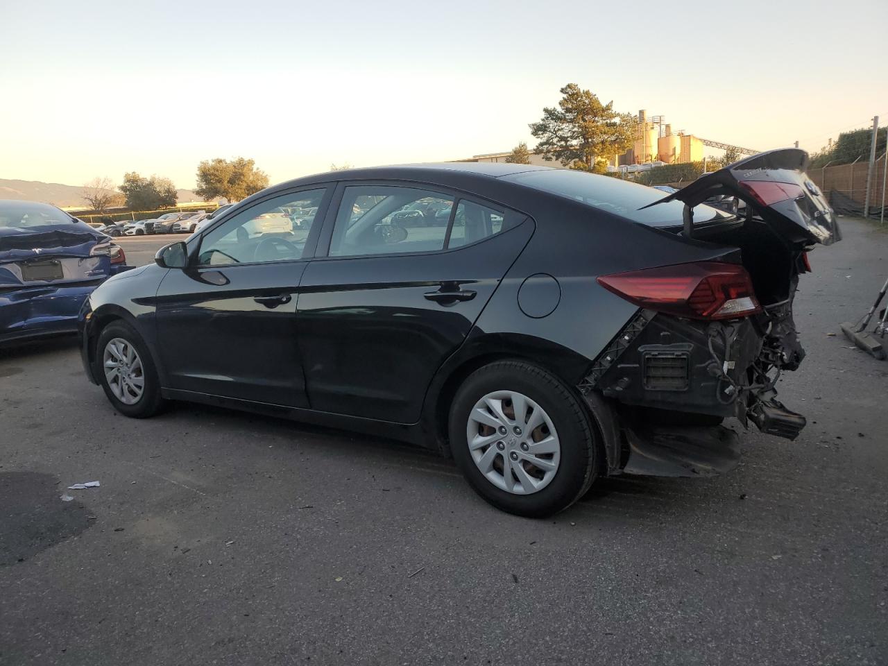 2020 Hyundai Elantra - Image 2