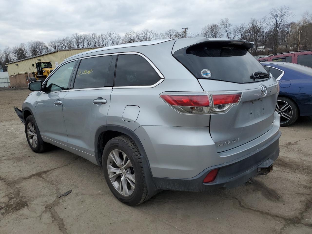 5TDJKRFH7FS189073 2015 TOYOTA HIGHLANDER - Image 2