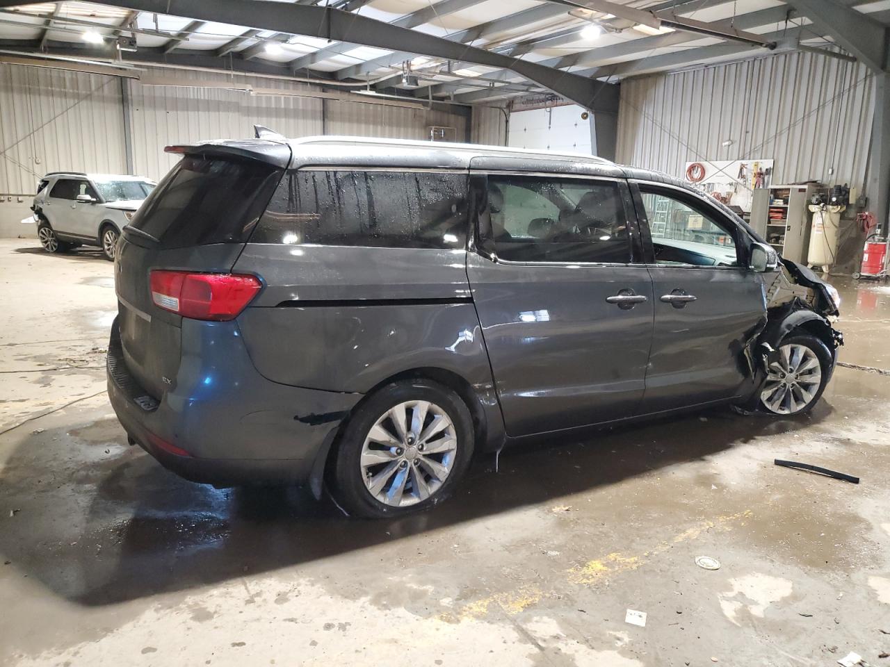 2016 Kia Sedona - Image 3