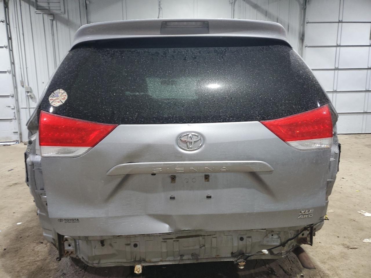 2011 Toyota Sienna - Image 6