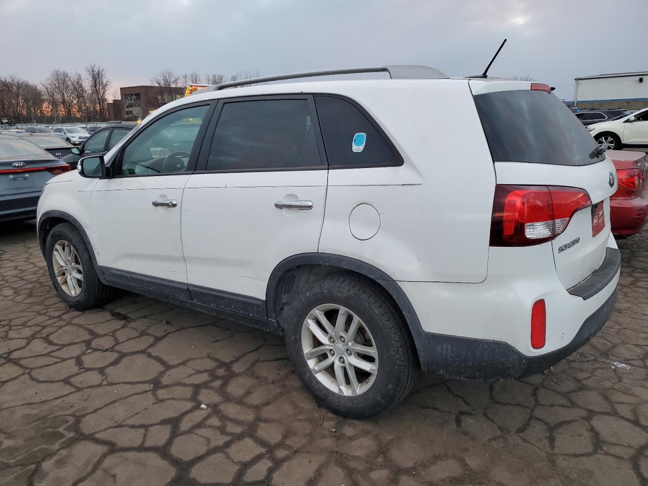 VIN 5XYKT4A62FG601925 2015 KIA SORENTO no.2