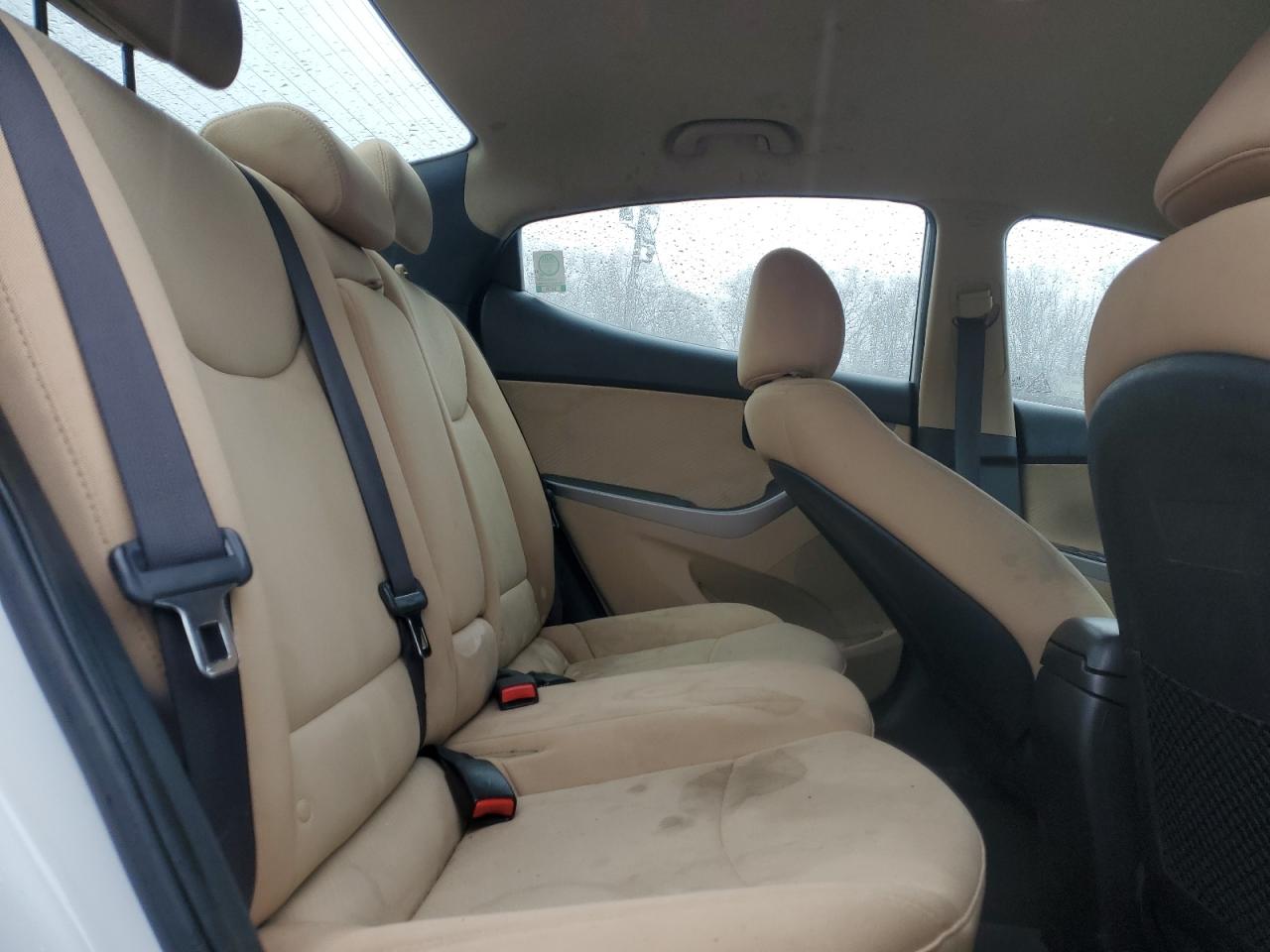 2013 Hyundai Elantra - Image 10