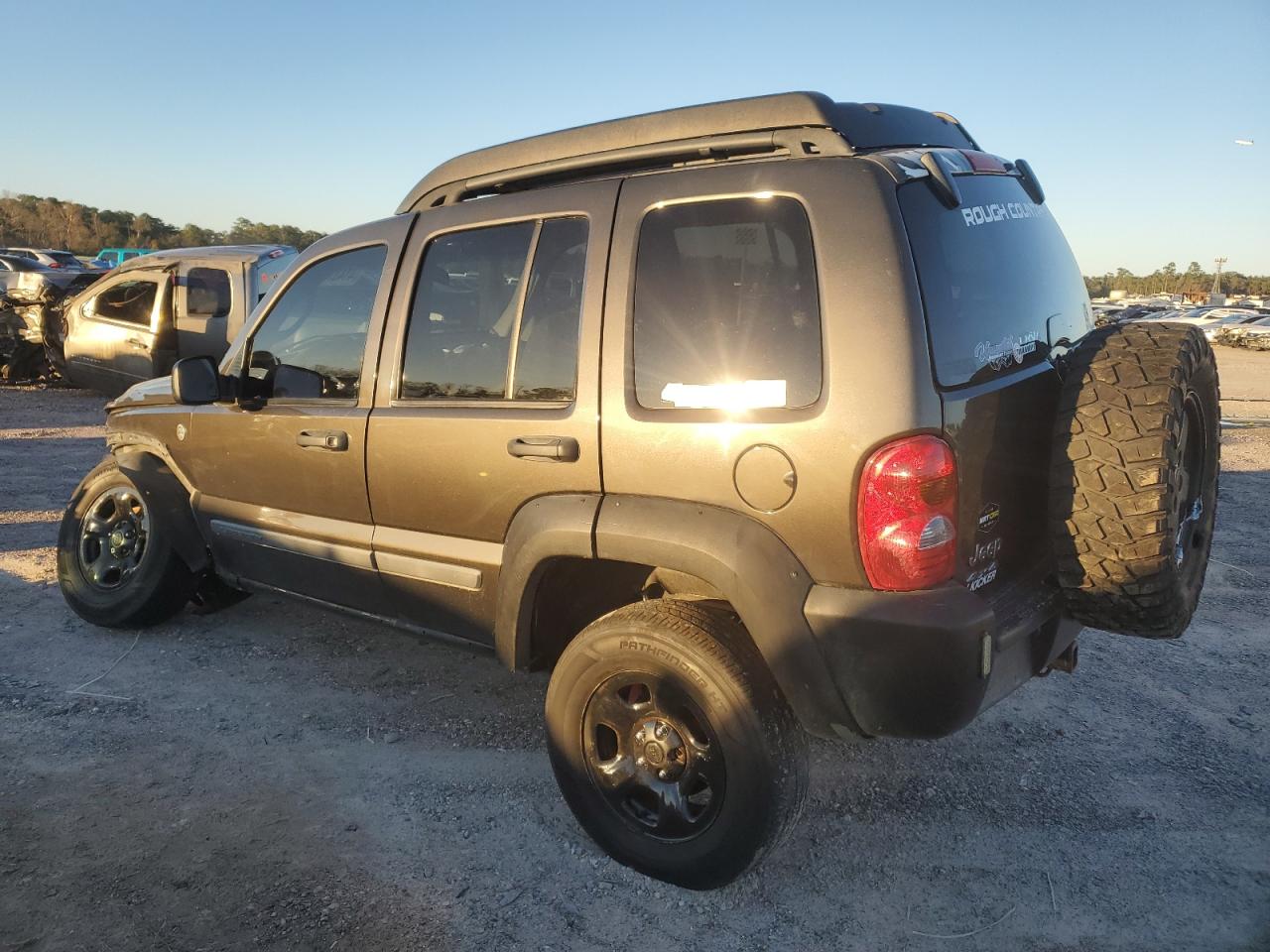 2005 Jeep Liberty (North America) - Image 2