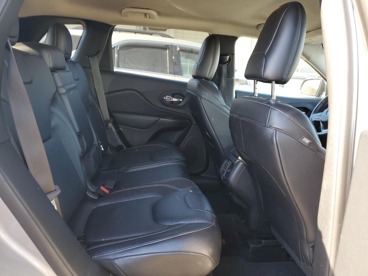 2014 Jeep Grand Cherokee - Image 11