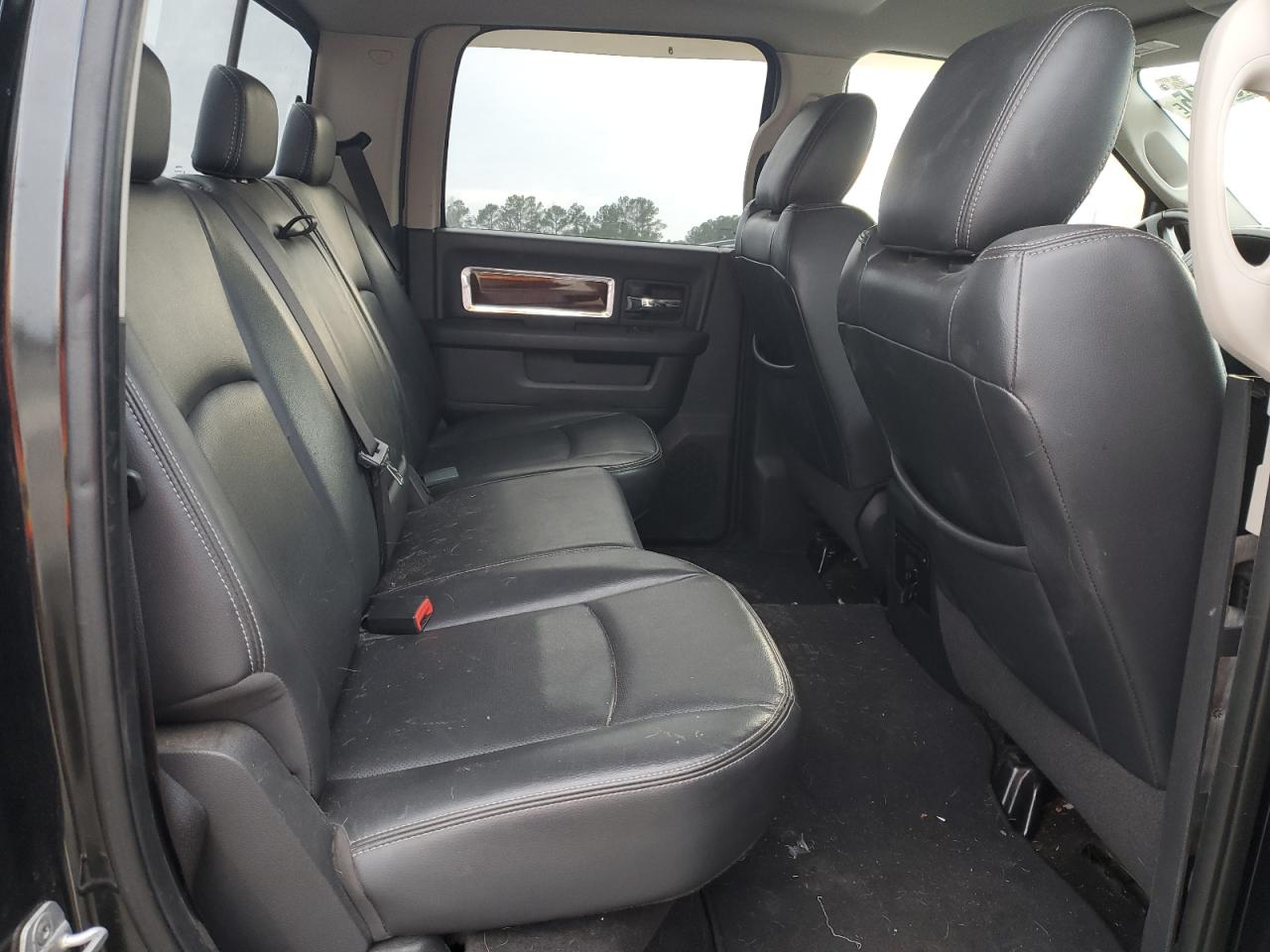 2010 Dodge RAM - Image 12