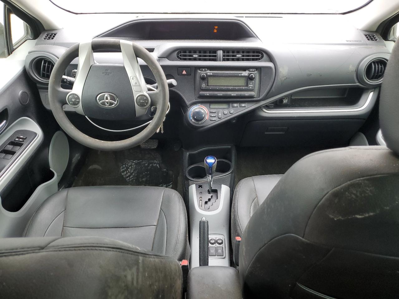 2014 Toyota Prius c - Image 8