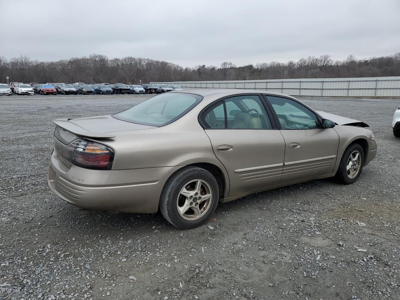 2002 Pontiac Bonneville - Image 3