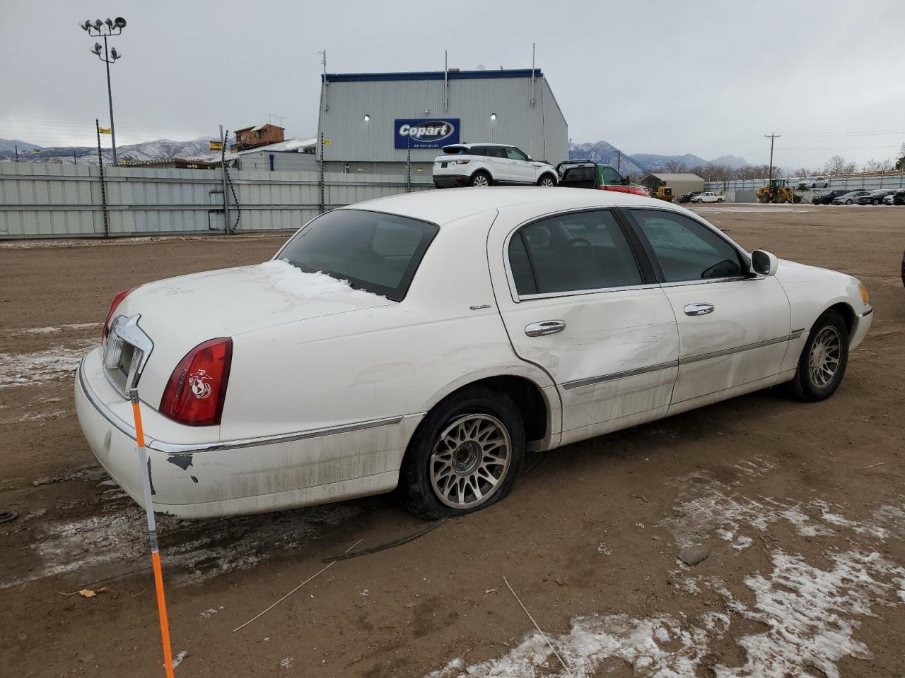 2001 Lincoln Town Car - Image 3
