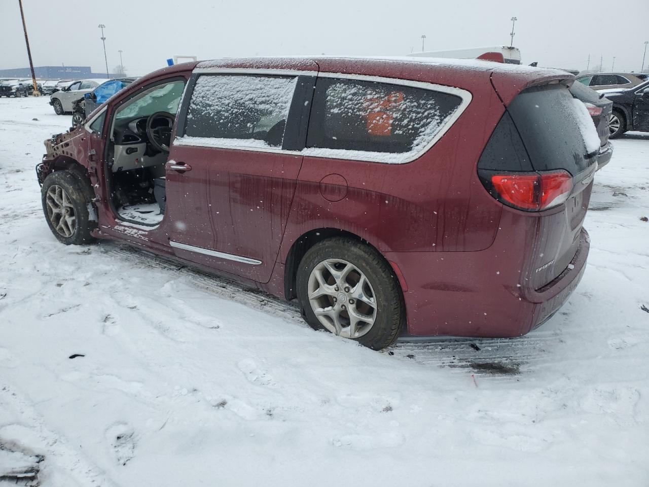 2018 Chrysler Pacifica - Image 2