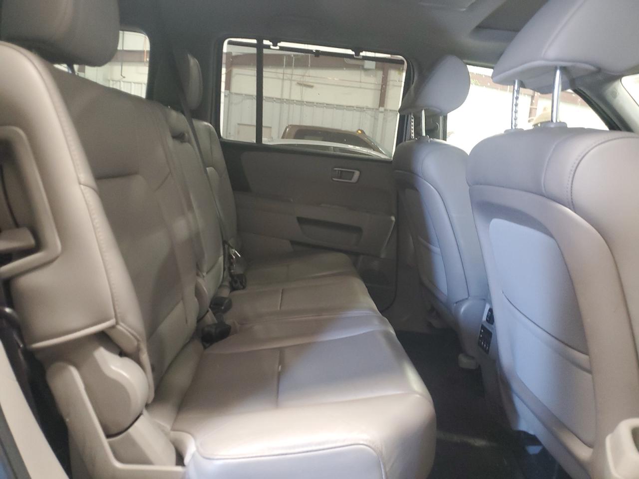 2015 Honda Pilot - Image 11