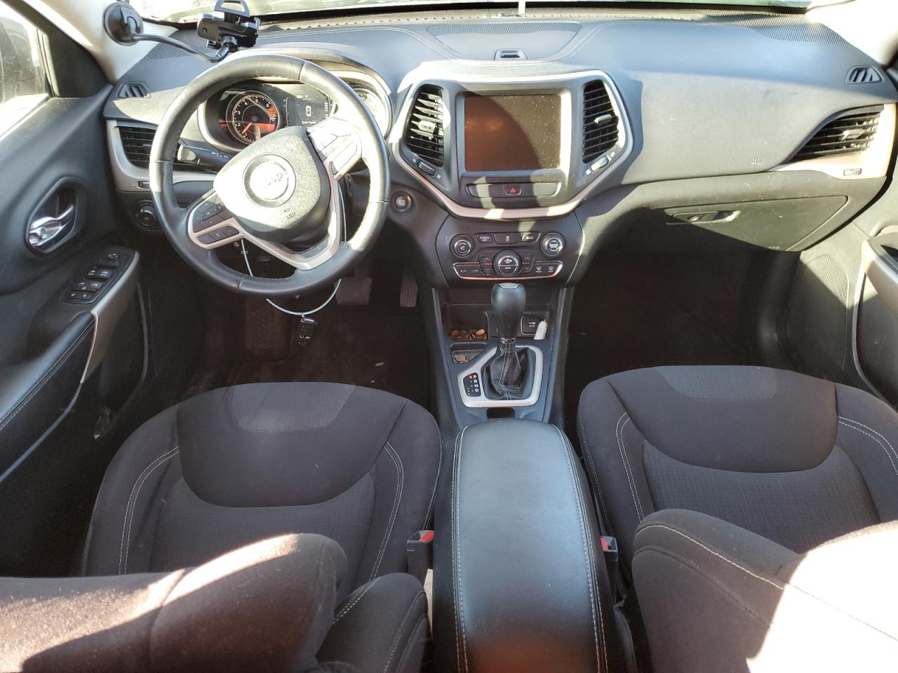 2017 Jeep Grand Cherokee - Image 8