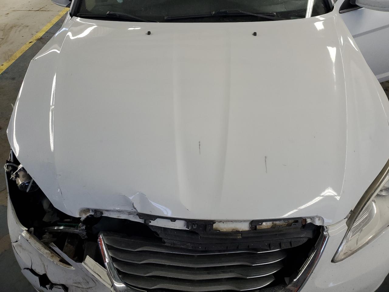 2013 Chrysler 200 - Image 13