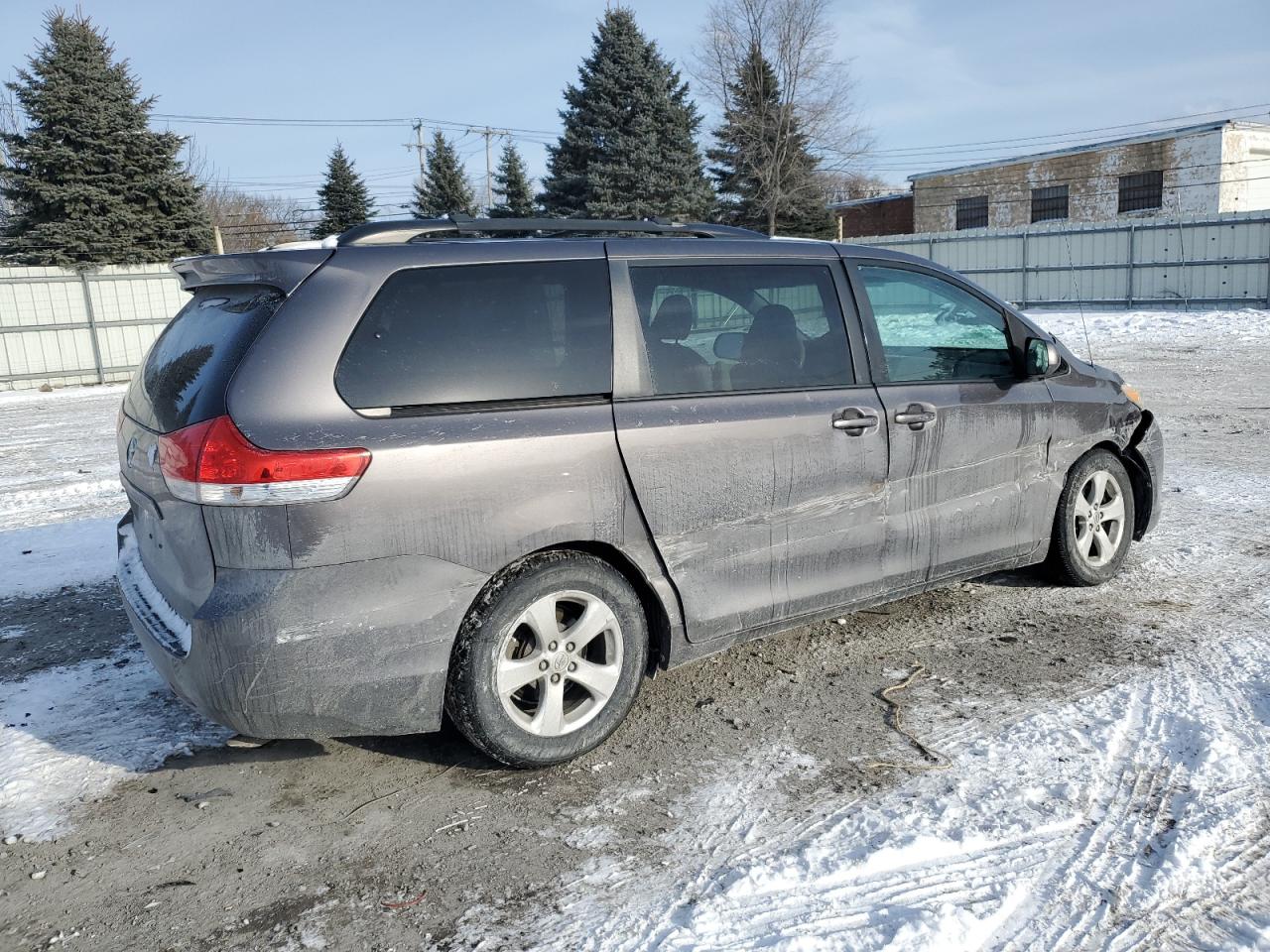 2013 Toyota Sienna - Image 3