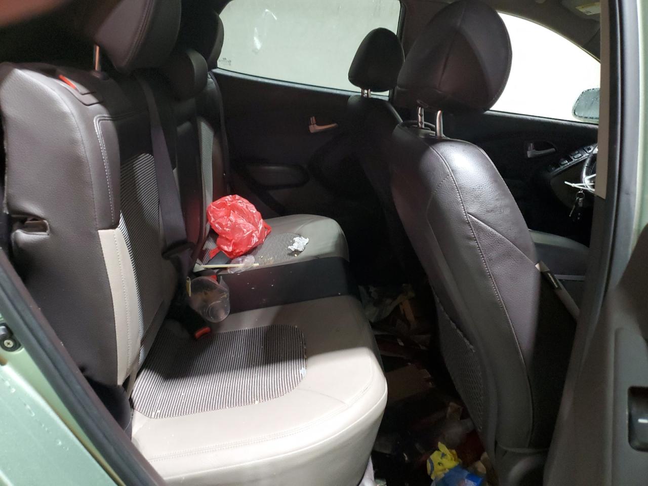 2010 Hyundai Tucson - Image 11