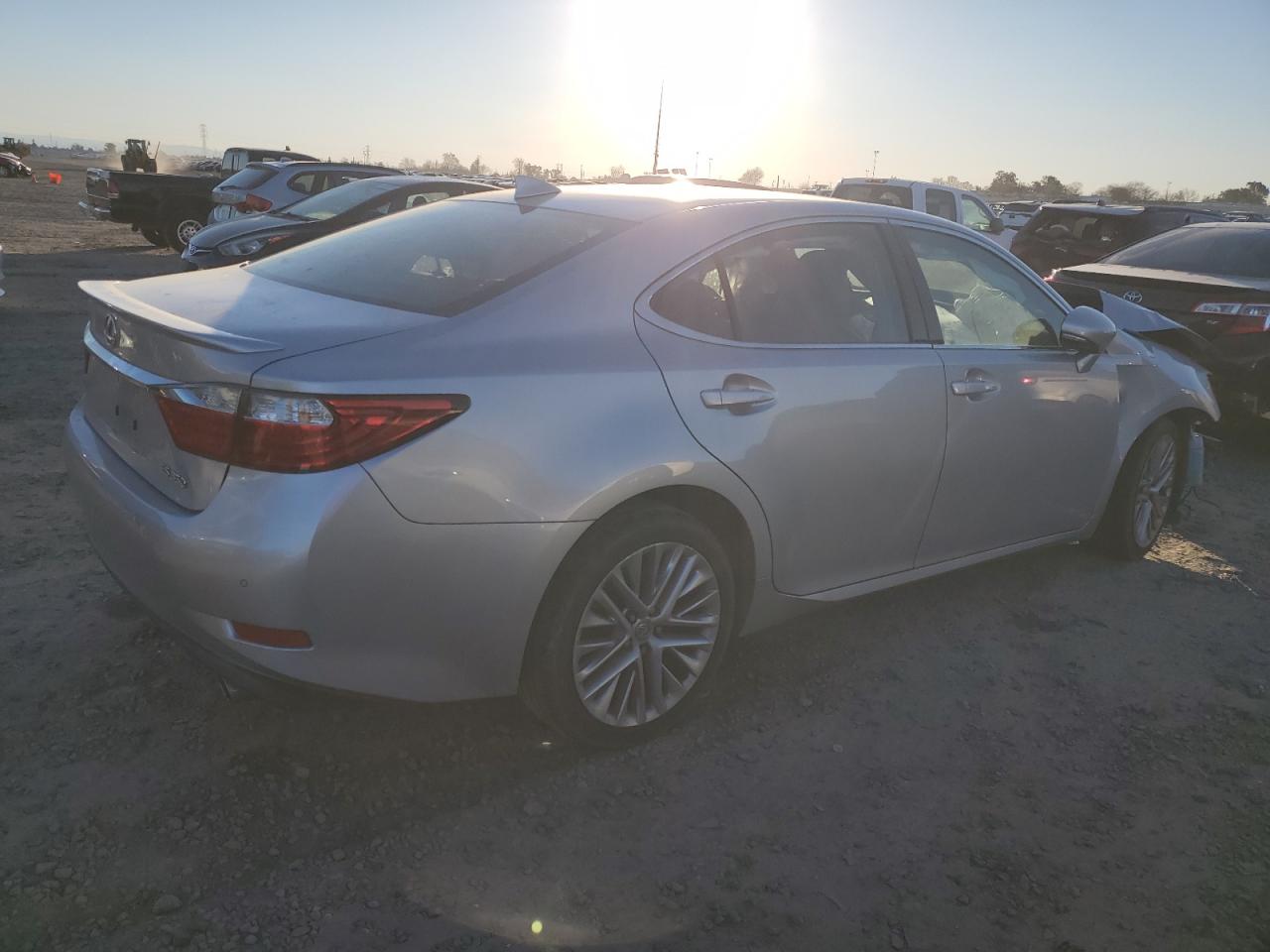 2015 Lexus ES - Image 3