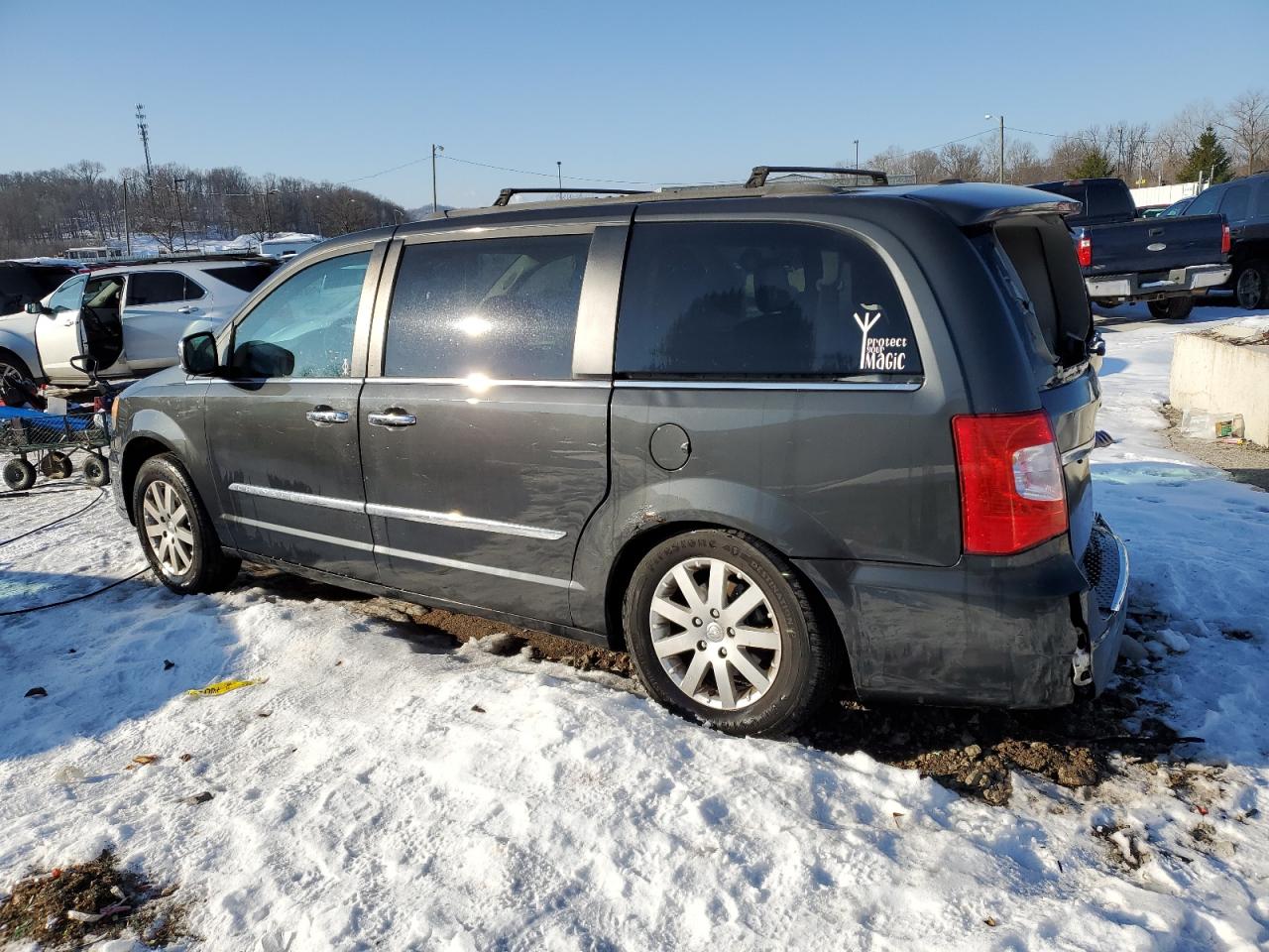 2011 Chrysler Town & Country - Image 2