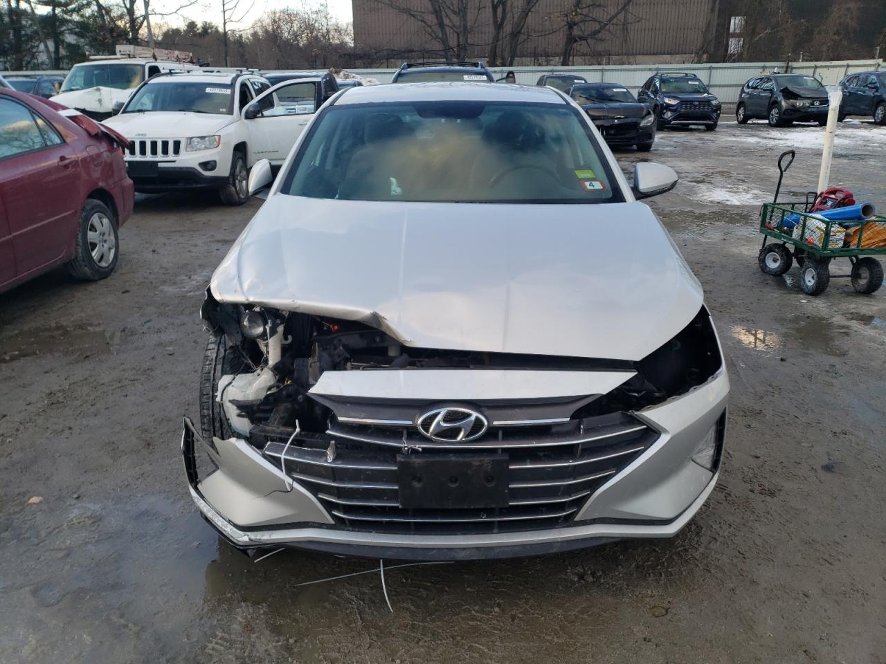 2019 Hyundai Elantra - Image 5