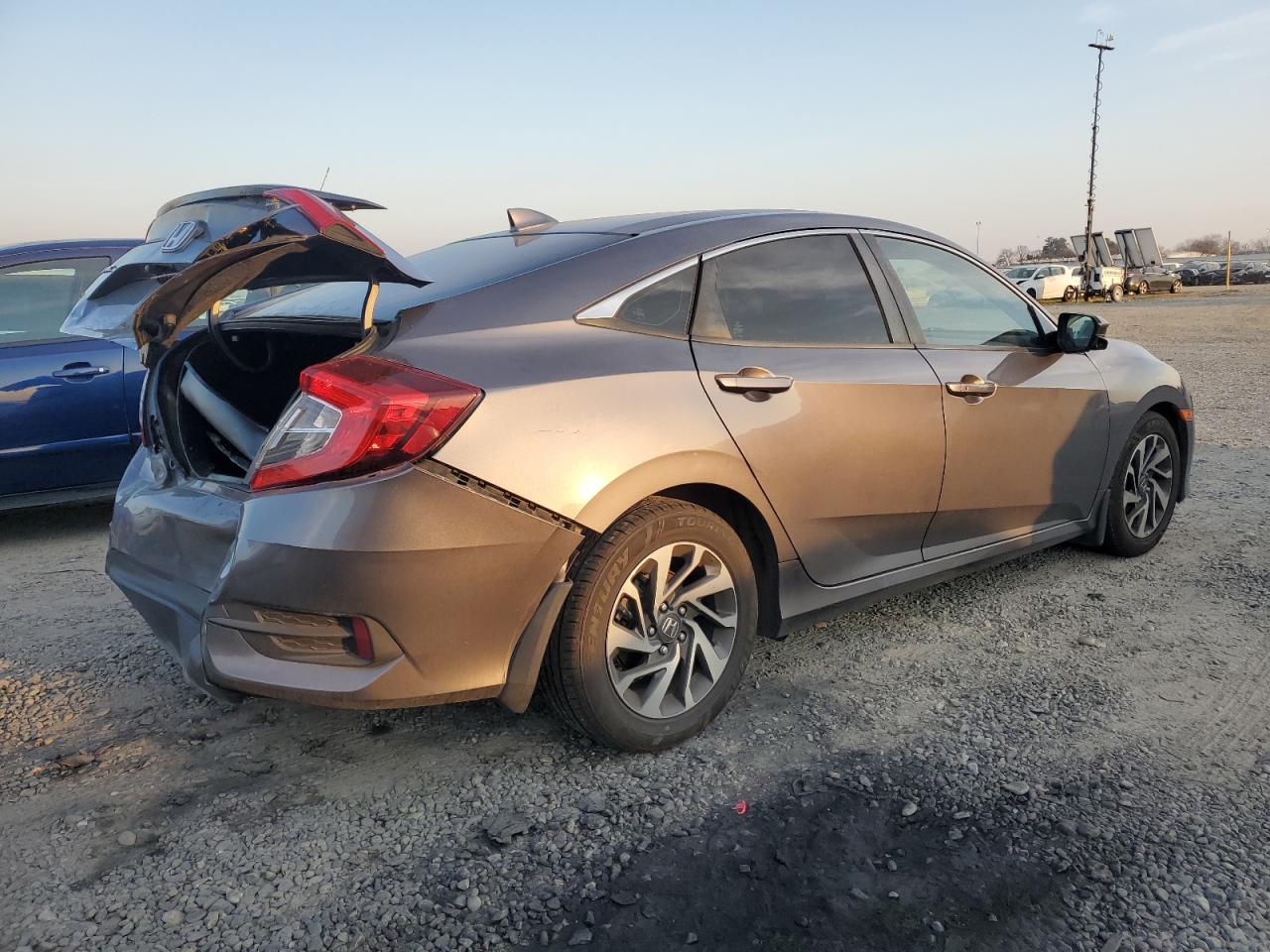 19XFC2F71JE209550 HONDA CIVIC 2018