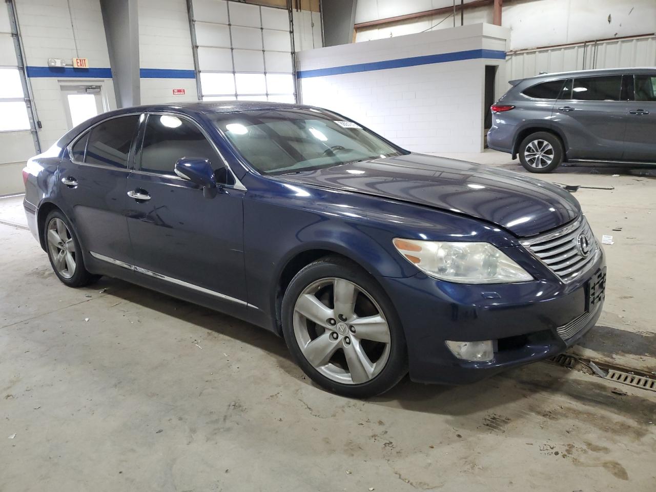 2011 Lexus LS - Image 4
