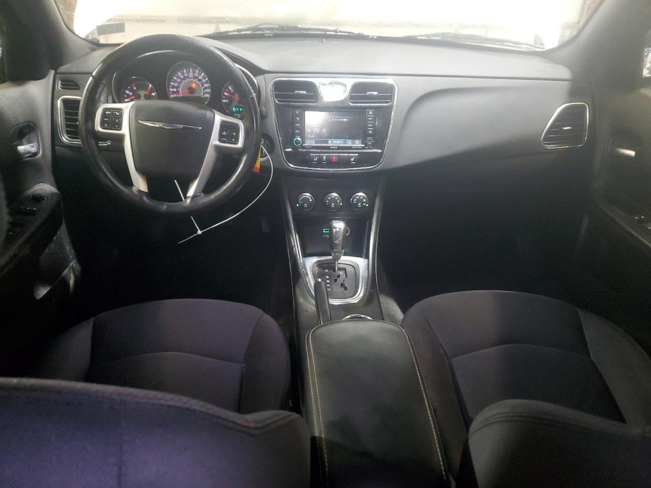 2013 Chrysler 200 - Image 8