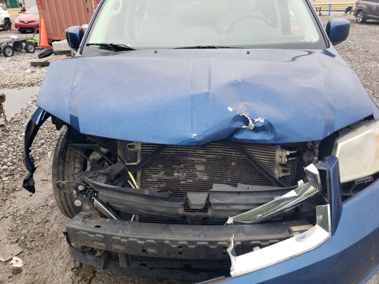 2010 Dodge Caravan - Image 12