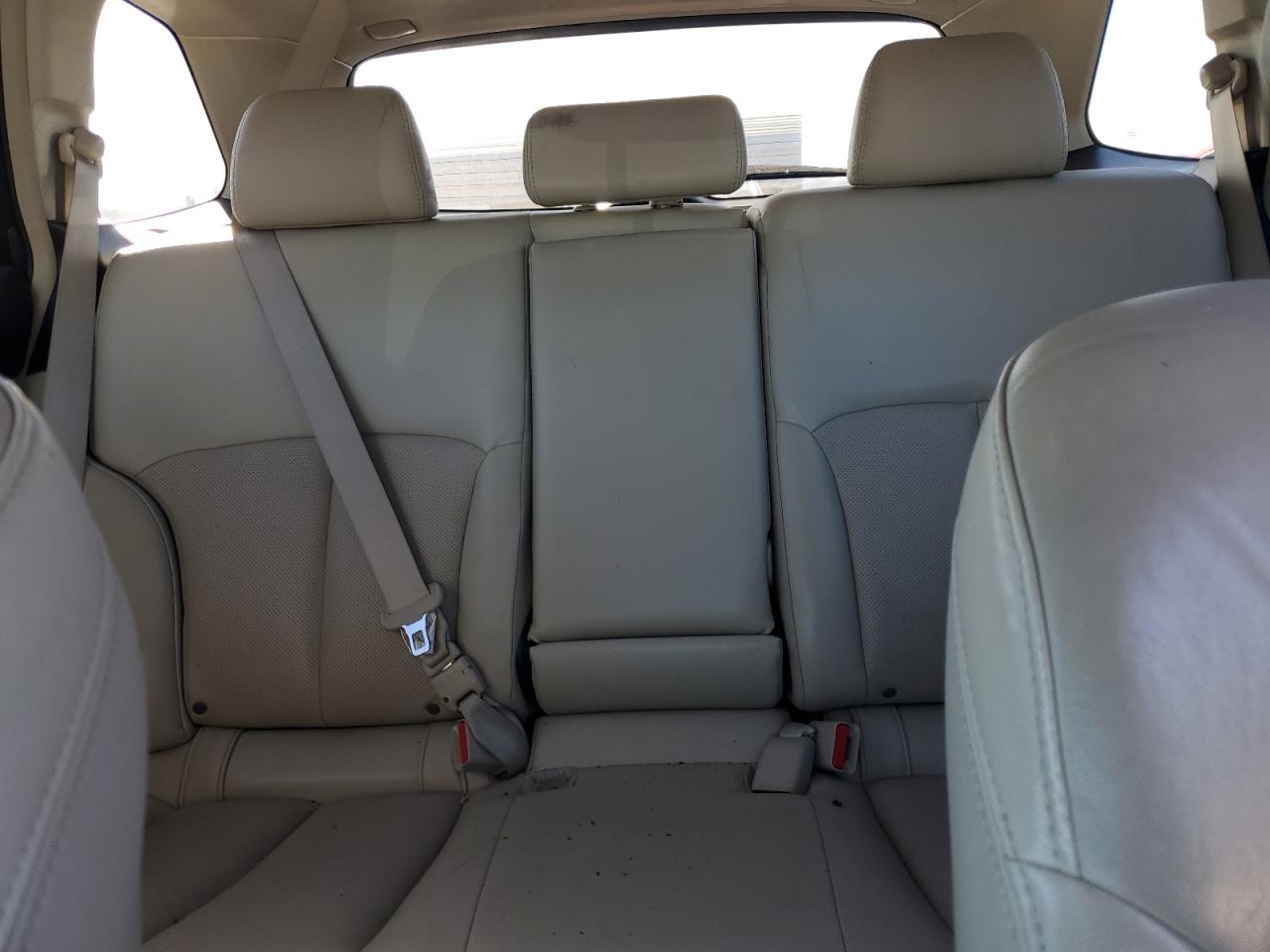 2011 Subaru Outback - Image 10