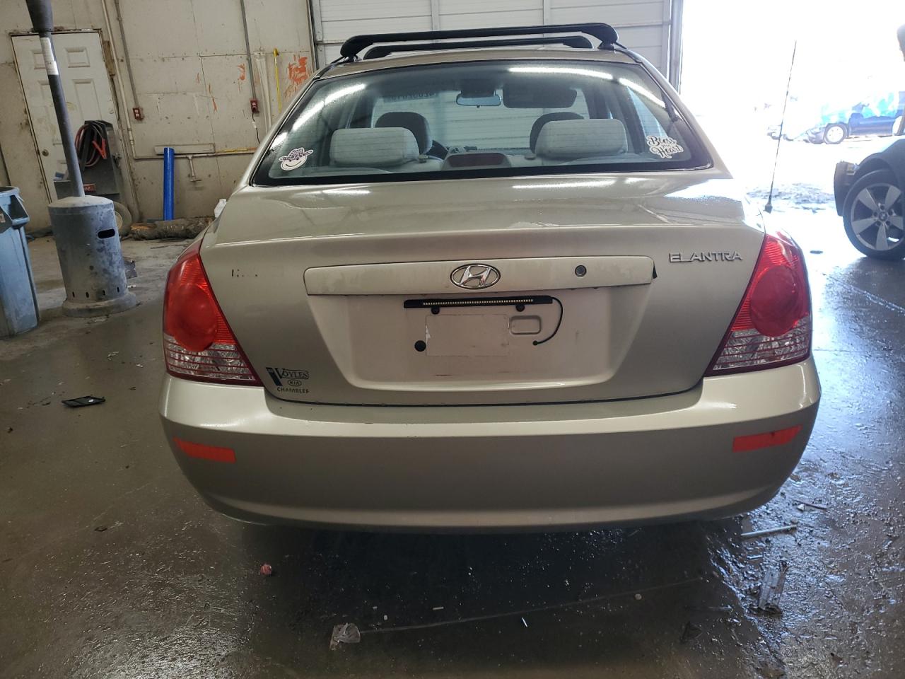 2005 Hyundai Elantra - Image 6