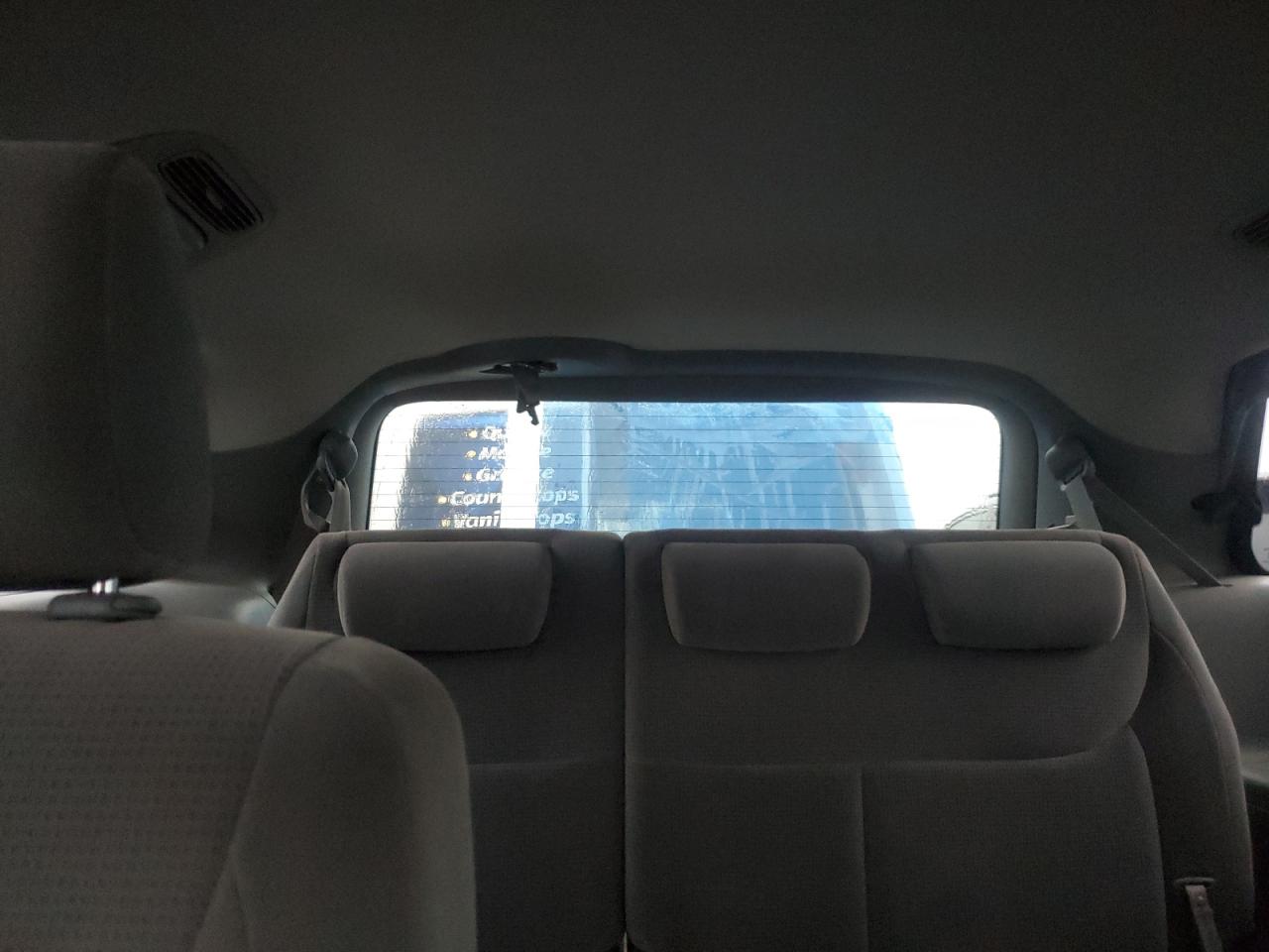2004 Toyota Sienna - Image 10