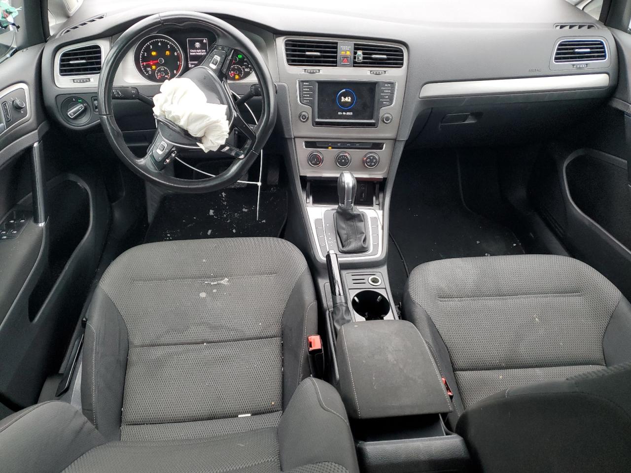 2017 Volkswagen Golf - Image 8
