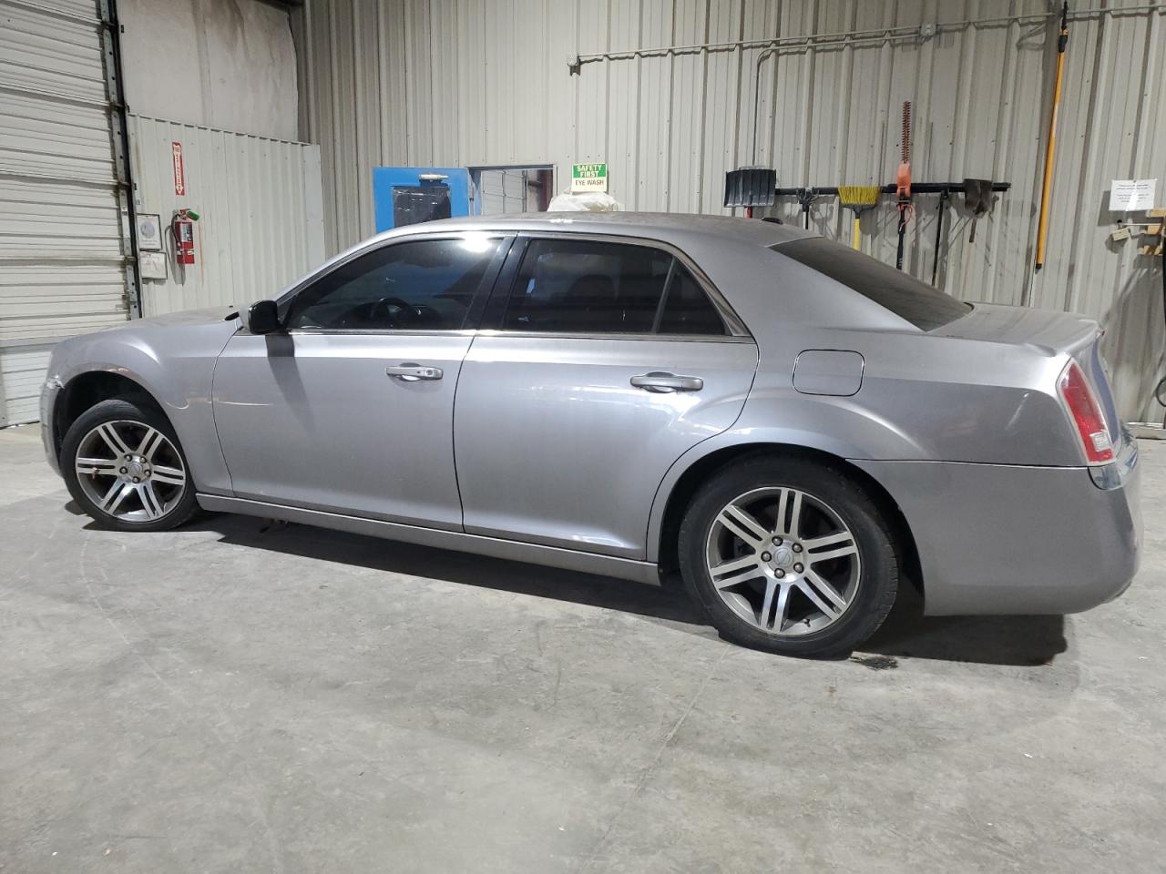 2014 Chrysler 300 - Image 2