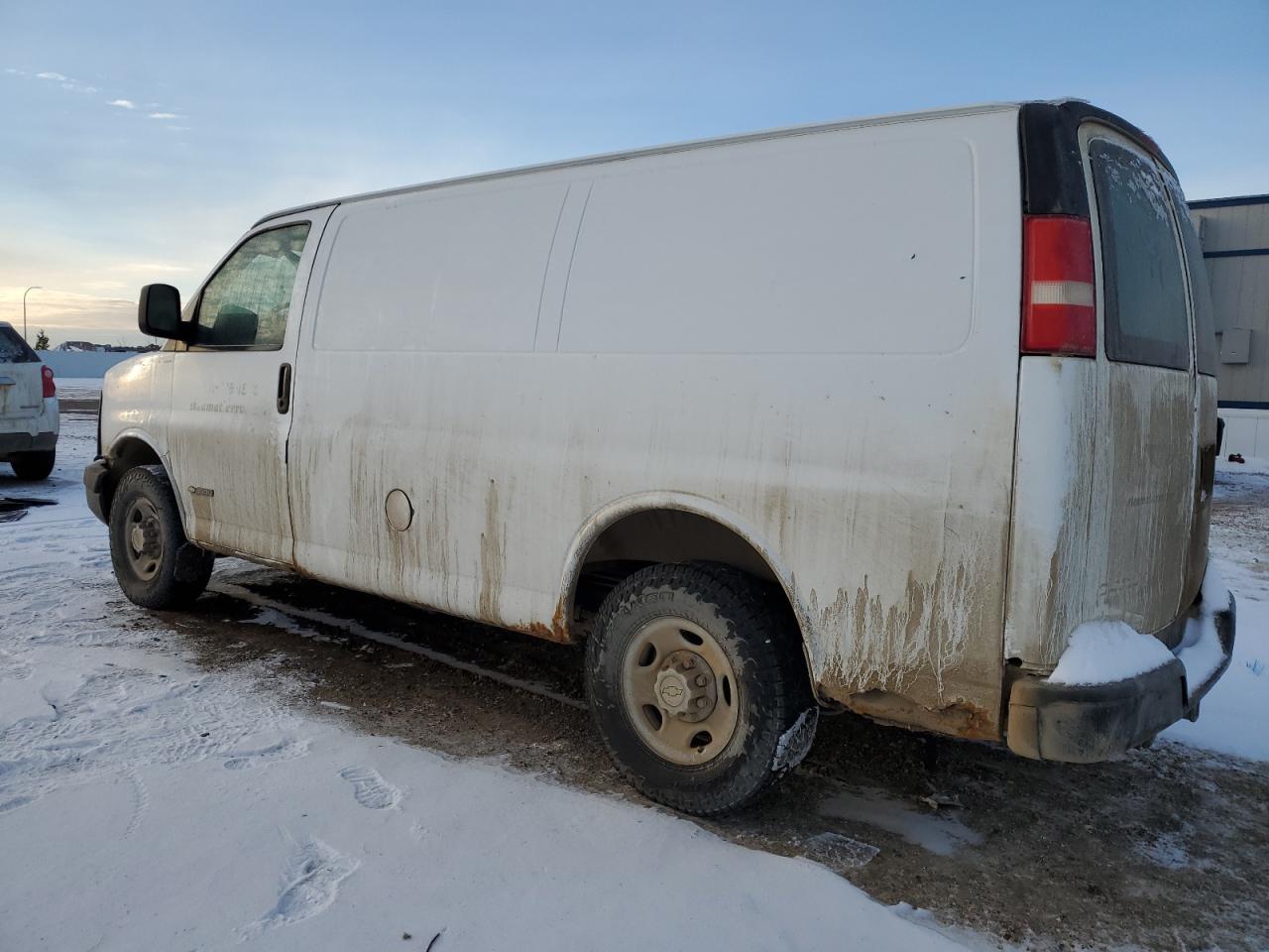 2005 Chevrolet Express - Image 2