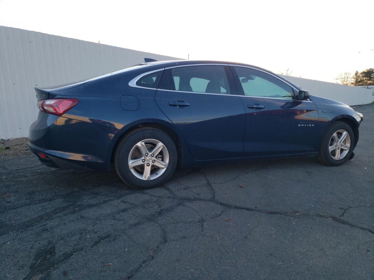 2022 Chevrolet Malibu - Image 3