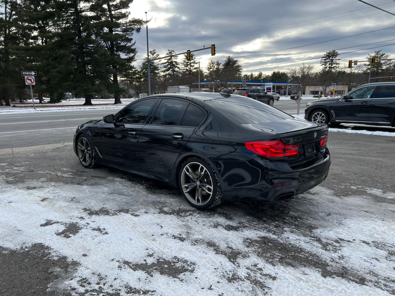 VIN WBAJB9C50JB036431 2018 BMW M5 no.3