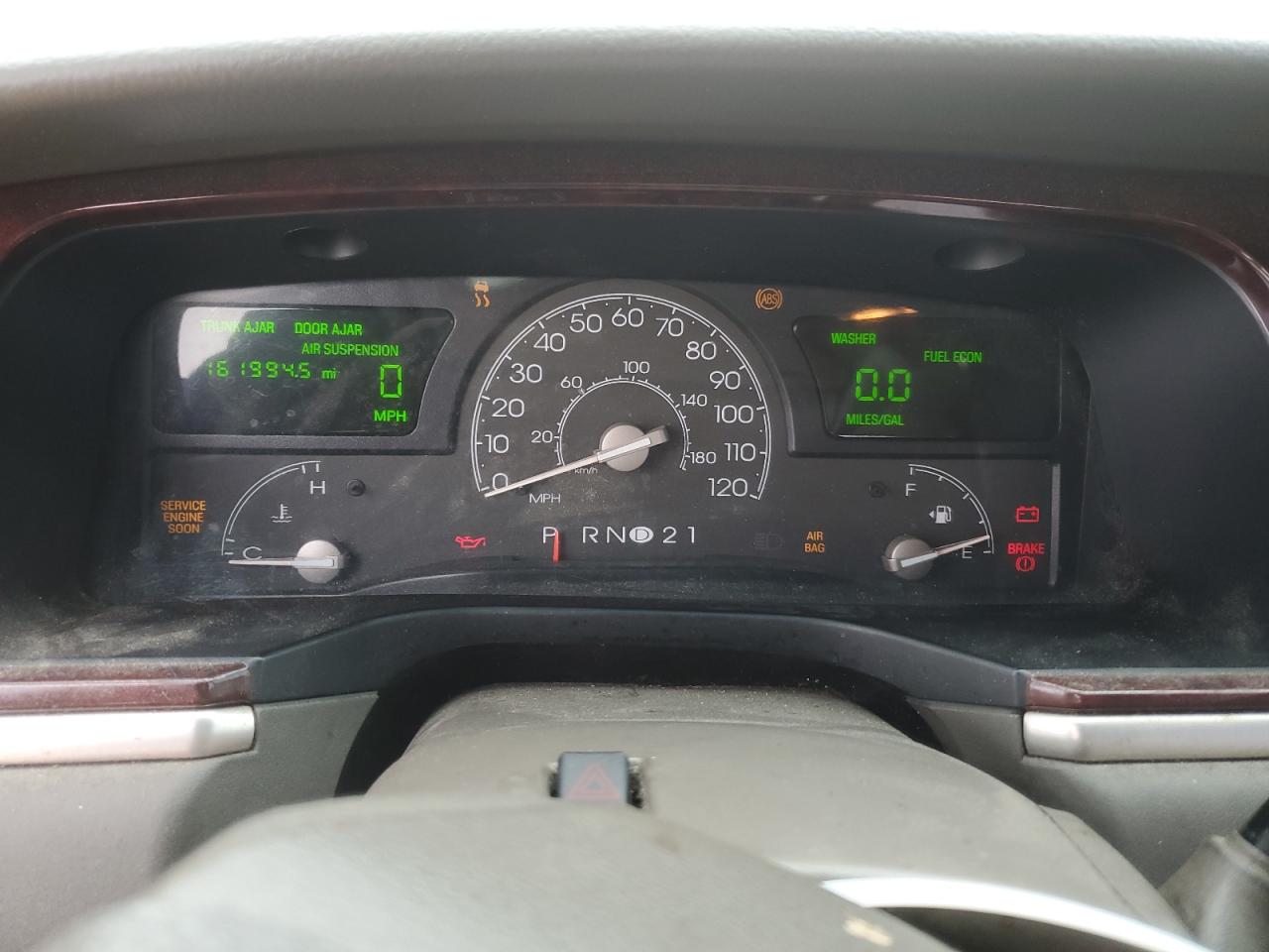 2005 Lincoln Town Car - Image 9