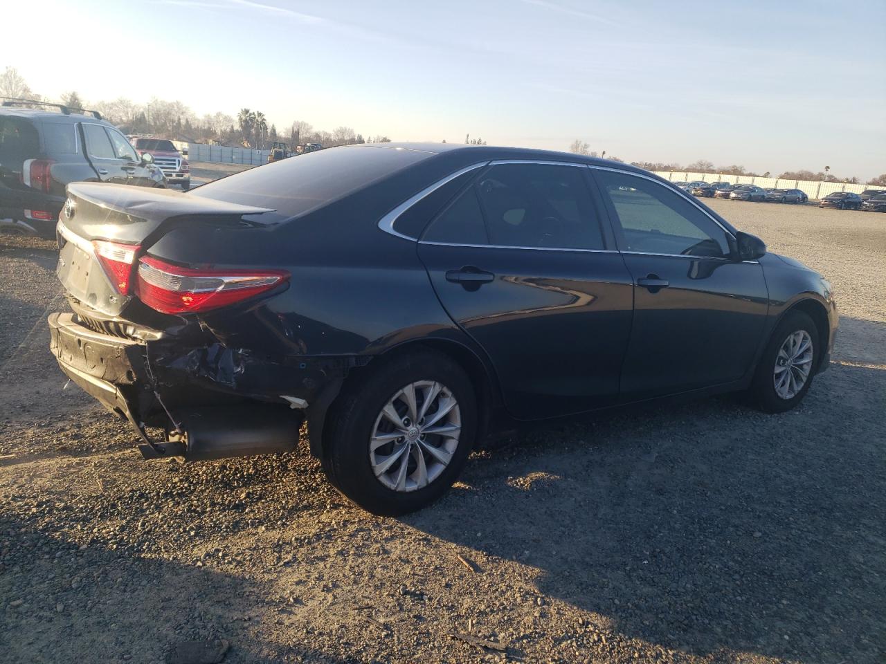 VIN 4T1BF1FK8HU375401 2017 TOYOTA CAMRY no.3