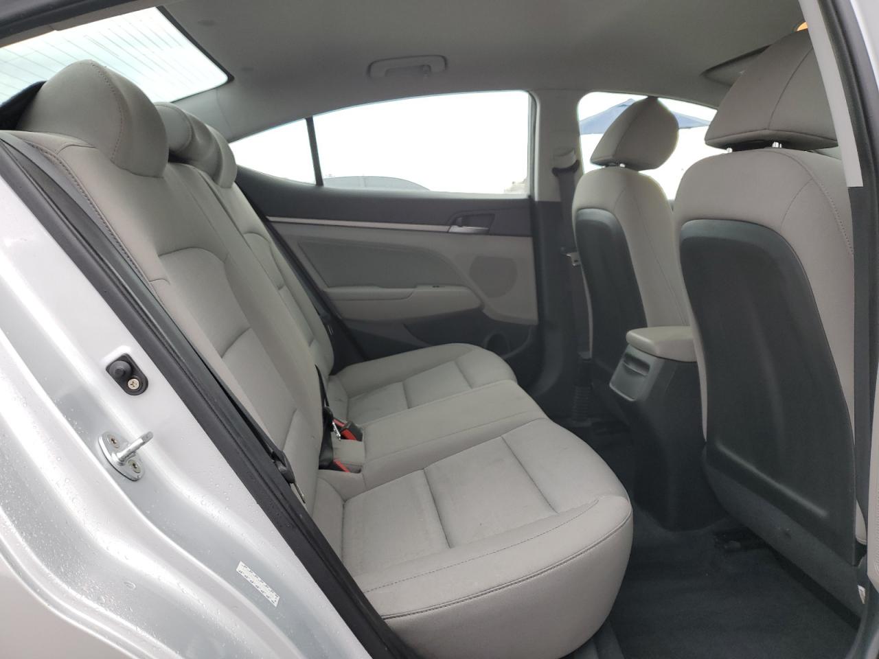 2018 Hyundai Elantra - Image 10