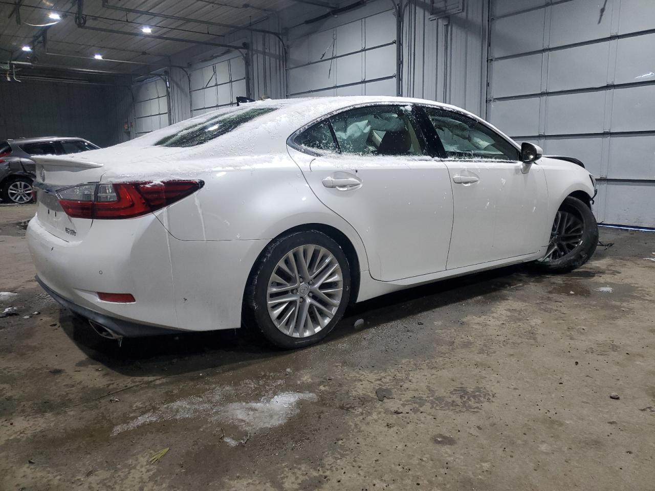 2017 Lexus ES - Image 3
