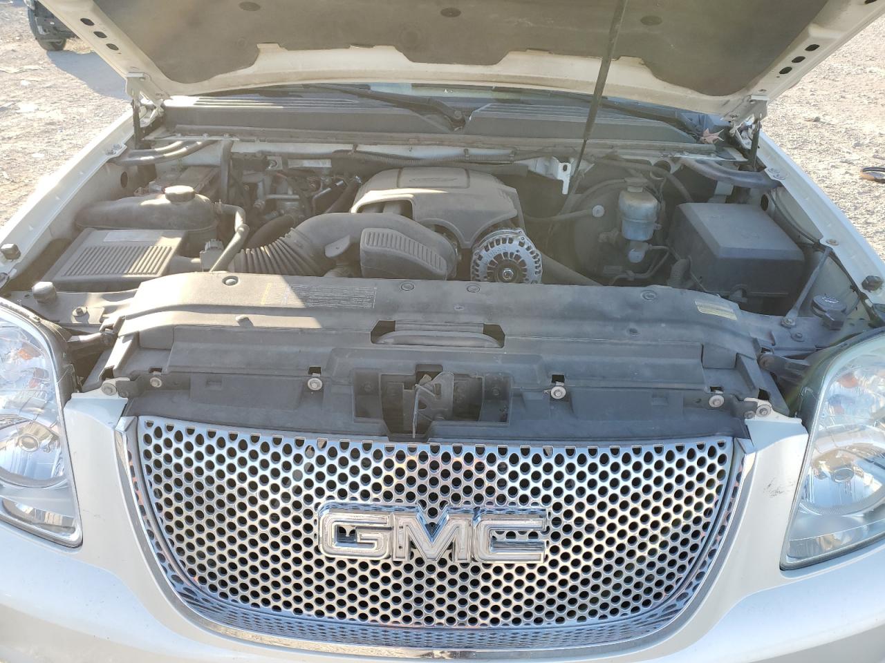 2009 GMC Yukon - Image 12