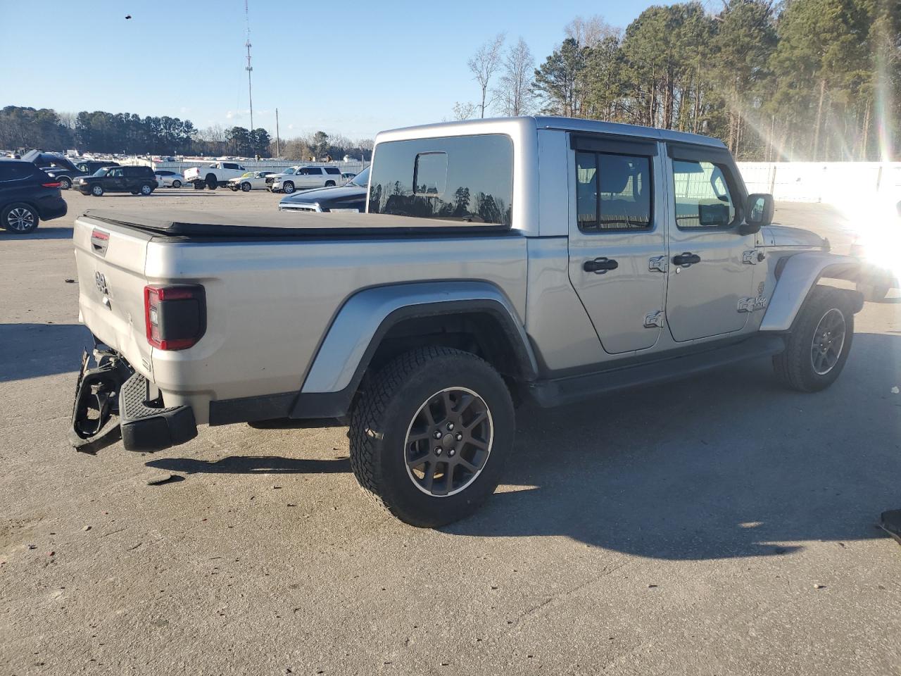 2021 Jeep Gladiator - Image 3