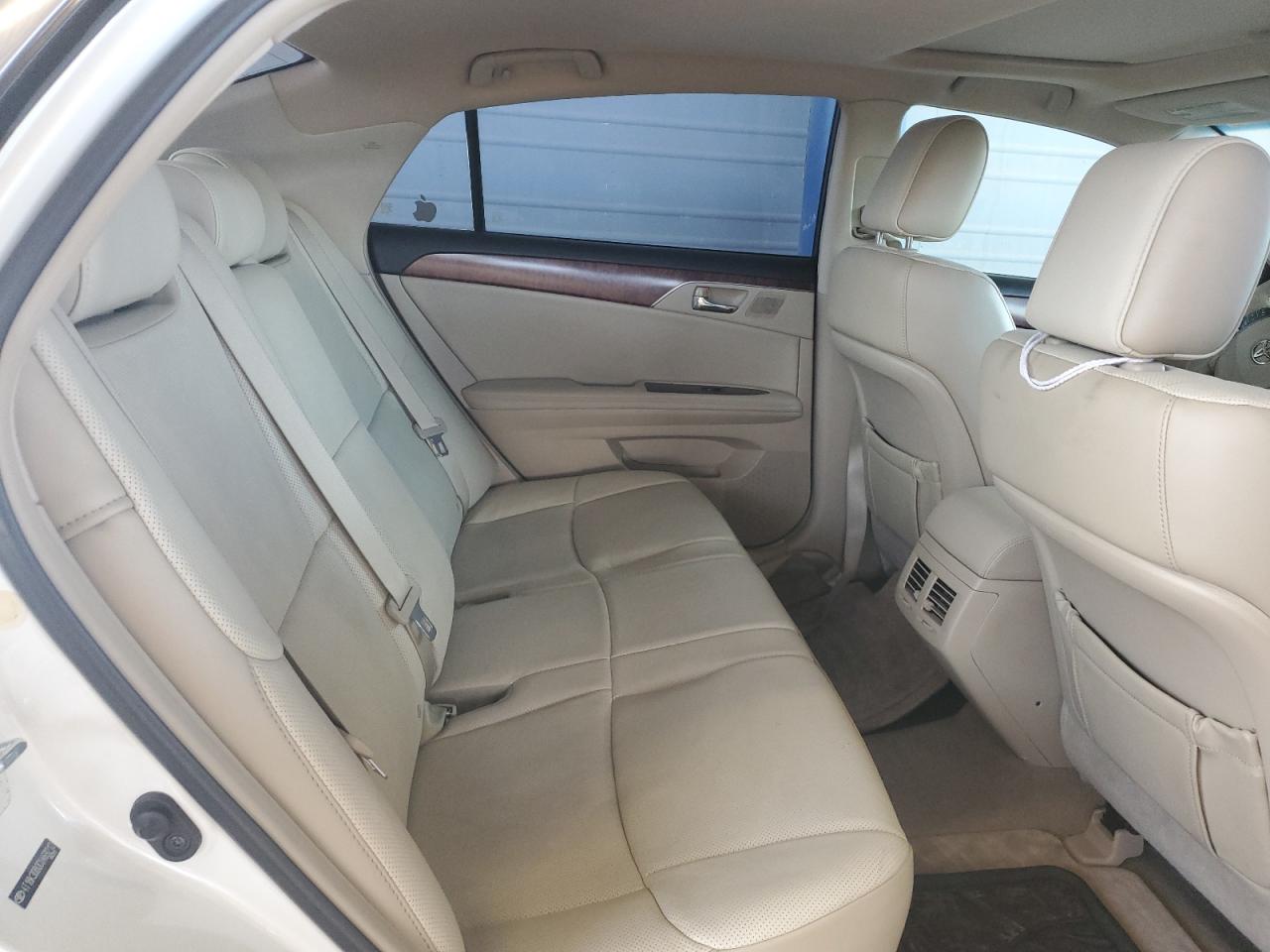 2012 Toyota Avalon - Image 10