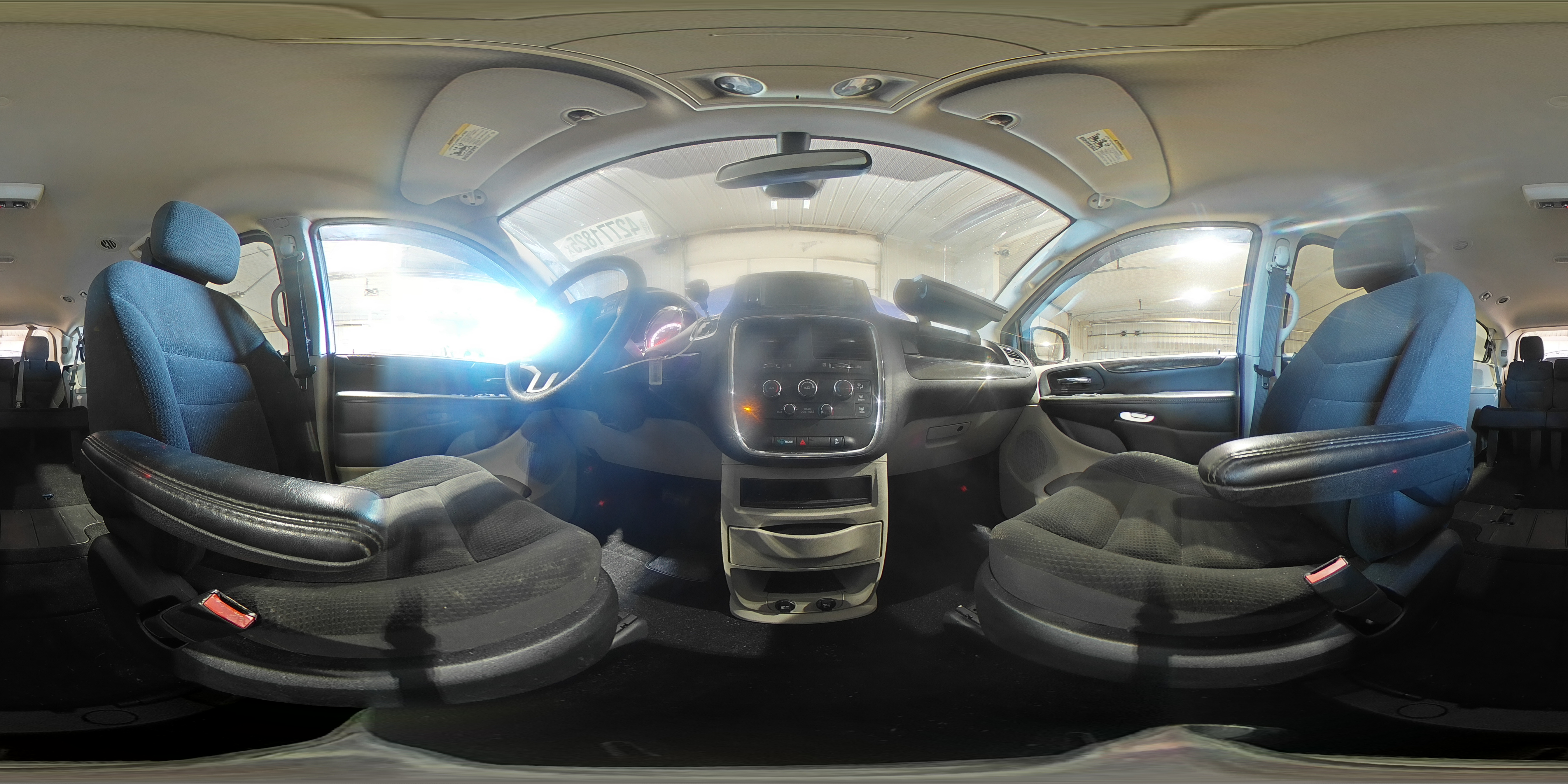 2019 Dodge Caravan - Image 16