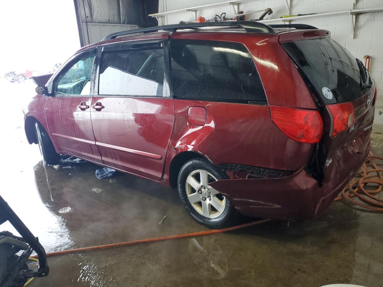 2008 Toyota Sienna - Image 2